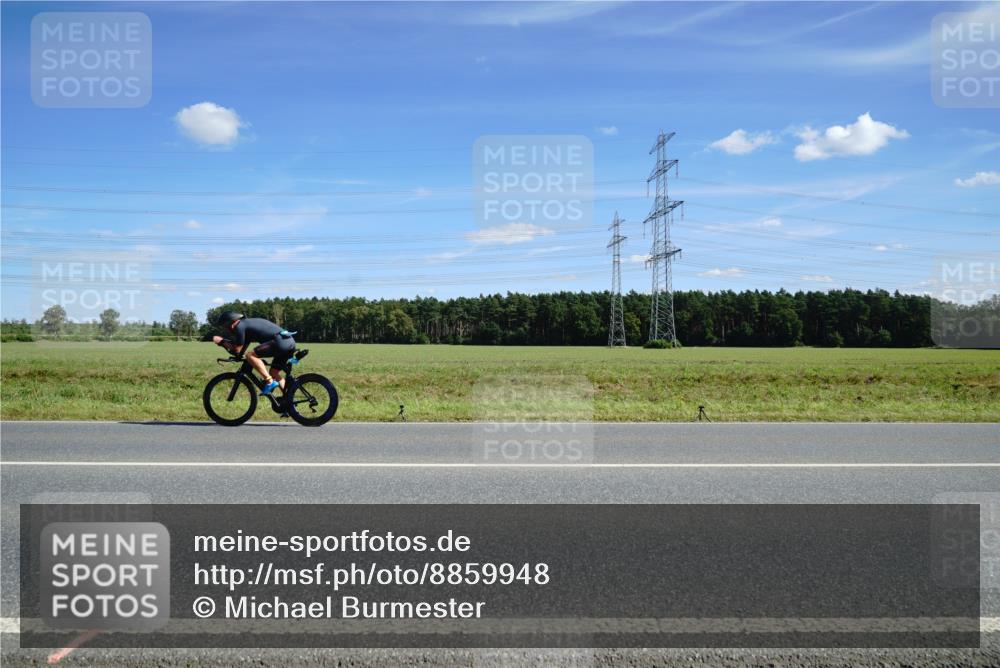 07.09.2025 - 19. Norderstedt Triathlon Michael Burmester http://msf.ph/oto/8859948 07.09.2025 13:45:39 Radfahren 995 meine-sportfotos.de
