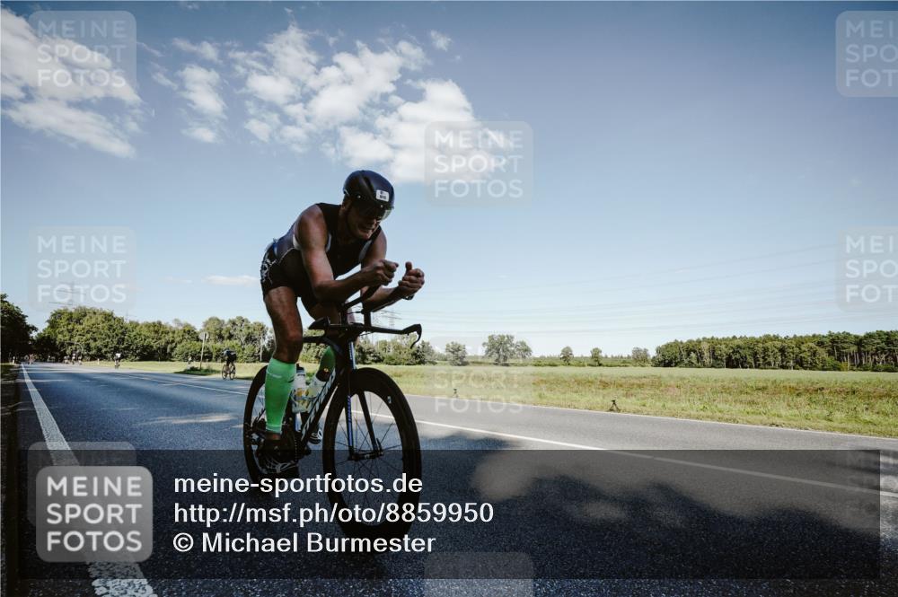 07.09.2025 - 19. Norderstedt Triathlon Michael Burmester http://msf.ph/oto/8859950 07.09.2025 15:49:53 Radfahren 882, 910 meine-sportfotos.de