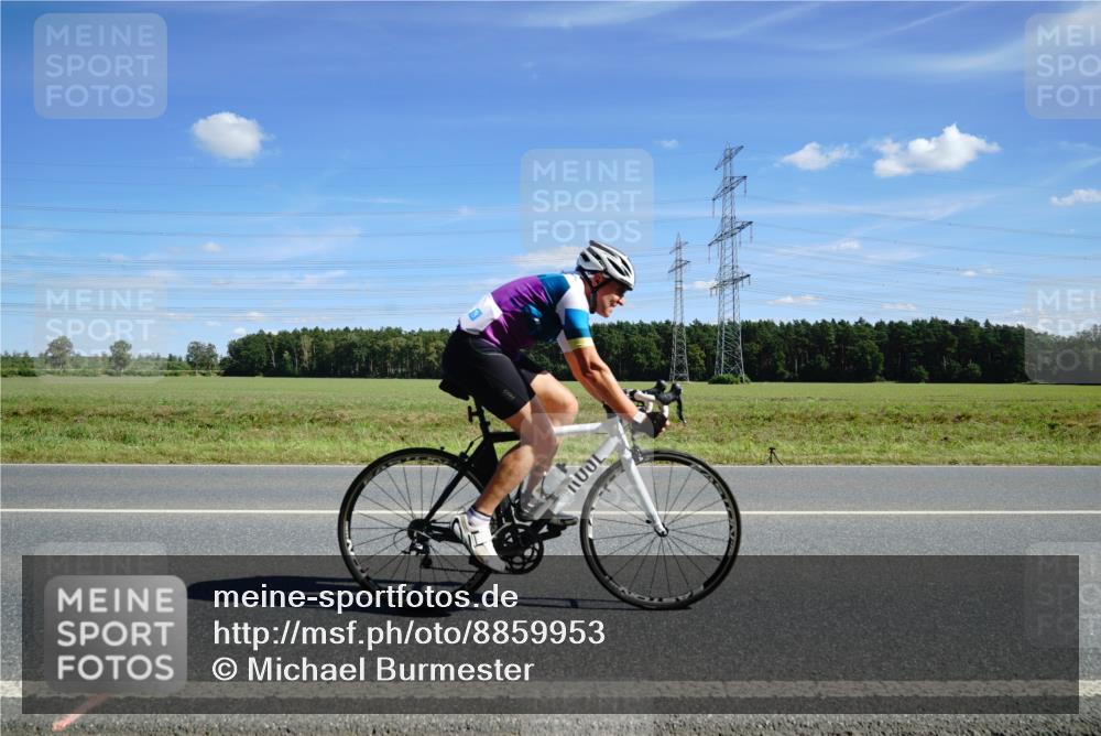 07.09.2025 - 19. Norderstedt Triathlon Michael Burmester http://msf.ph/oto/8859953 07.09.2025 13:45:40 Radfahren 995 meine-sportfotos.de