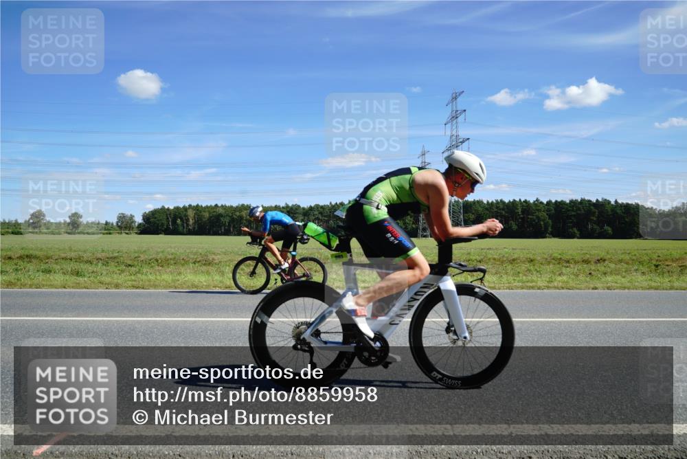 07.09.2025 - 19. Norderstedt Triathlon Michael Burmester http://msf.ph/oto/8859958 07.09.2025 13:45:44 Radfahren 993 meine-sportfotos.de