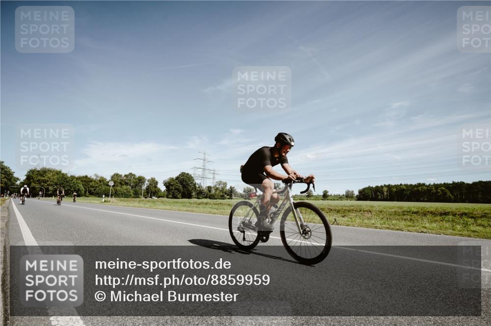 07.09.2025 - 19. Norderstedt Triathlon Michael Burmester http://msf.ph/oto/8859959 07.09.2025 12:50:04 Radfahren 344, 712, 781, 1373 meine-sportfotos.de