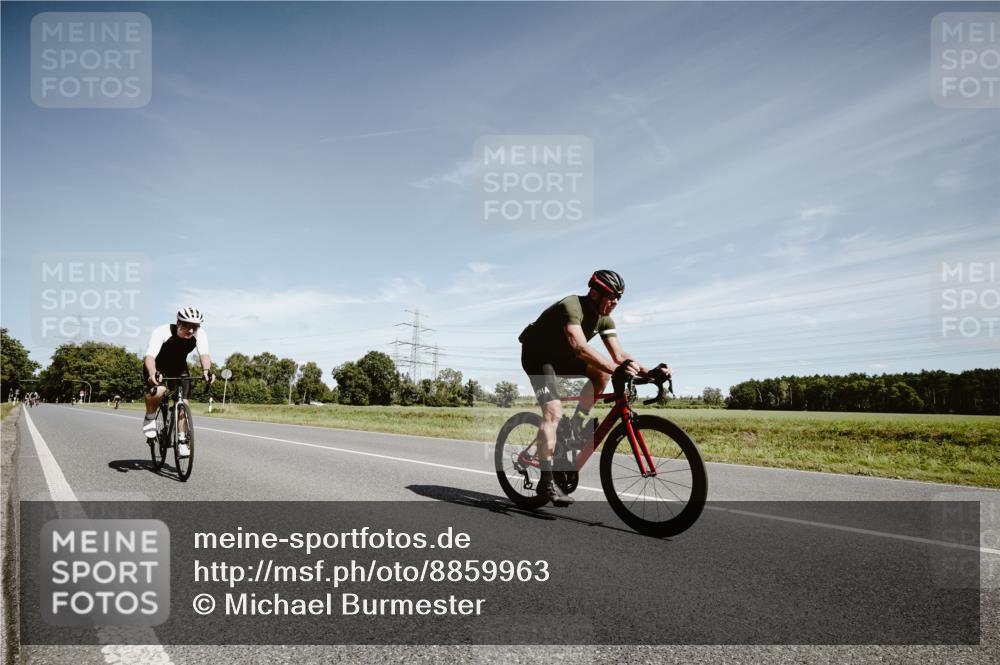 07.09.2025 - 19. Norderstedt Triathlon Michael Burmester http://msf.ph/oto/8859963 07.09.2025 12:50:07 Radfahren 344, 712, 781 meine-sportfotos.de