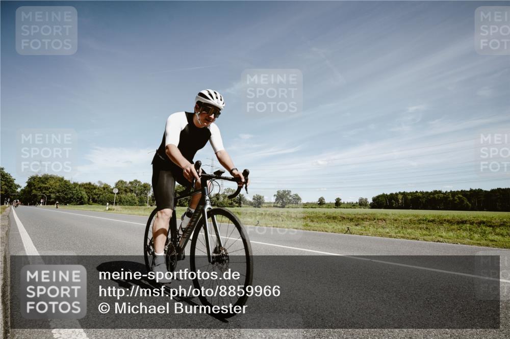 07.09.2025 - 19. Norderstedt Triathlon Michael Burmester http://msf.ph/oto/8859966 07.09.2025 12:50:07 Radfahren 344, 712, 781 meine-sportfotos.de