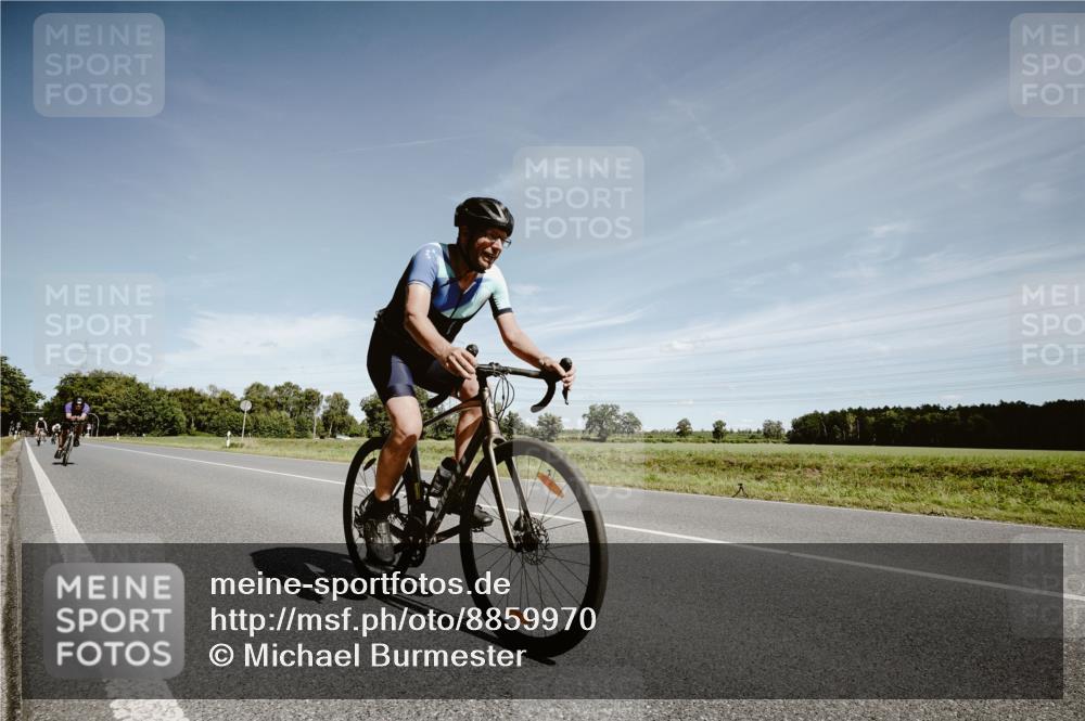 07.09.2025 - 19. Norderstedt Triathlon Michael Burmester http://msf.ph/oto/8859970 07.09.2025 12:50:14 Radfahren 220, 1283 meine-sportfotos.de