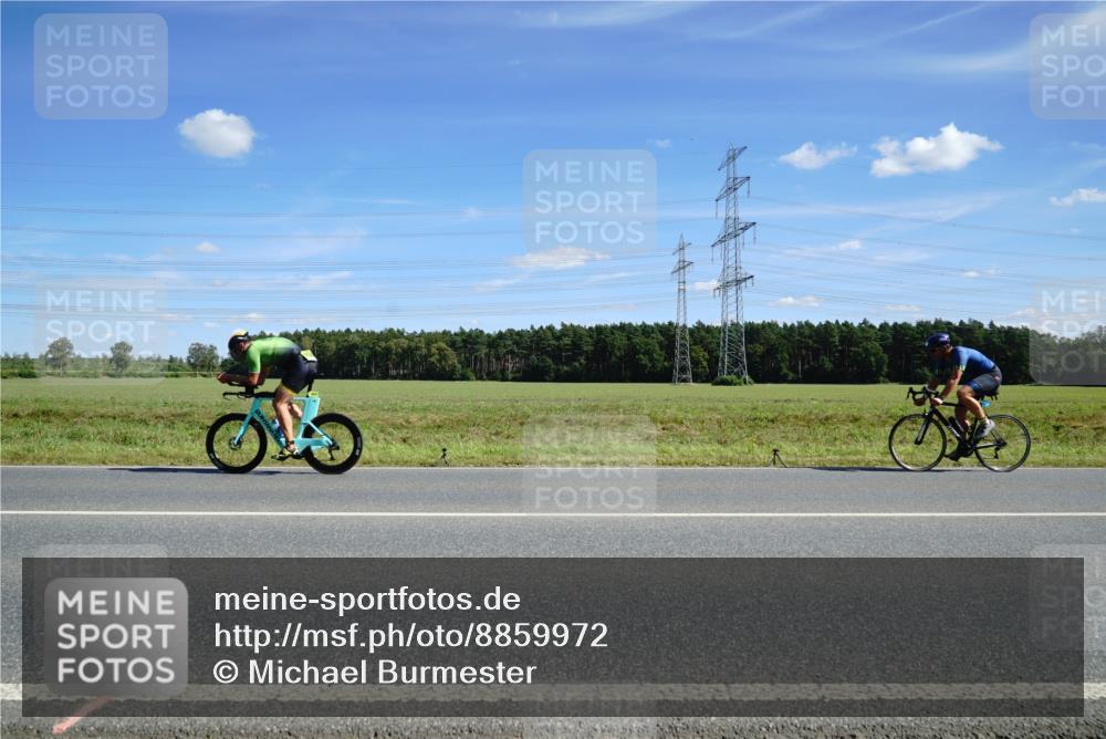 07.09.2025 - 19. Norderstedt Triathlon Michael Burmester http://msf.ph/oto/8859972 07.09.2025 13:45:51 Radfahren 1457 meine-sportfotos.de