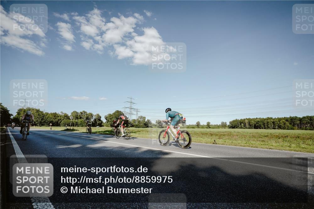 07.09.2025 - 19. Norderstedt Triathlon Michael Burmester http://msf.ph/oto/8859975 07.09.2025 15:50:05 Radfahren 1424 meine-sportfotos.de