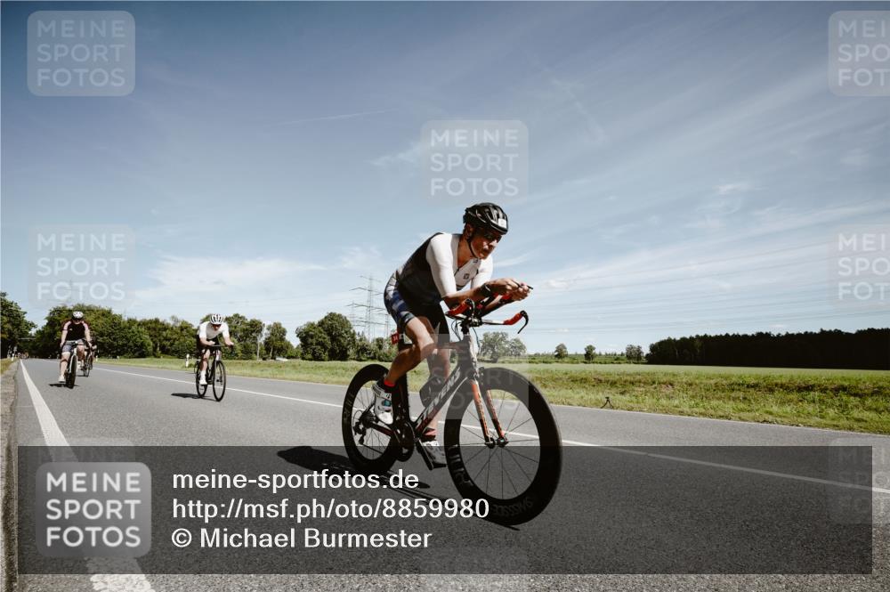 07.09.2025 - 19. Norderstedt Triathlon Michael Burmester http://msf.ph/oto/8859980 07.09.2025 12:50:19 Radfahren 241, 247, 330, 809 meine-sportfotos.de