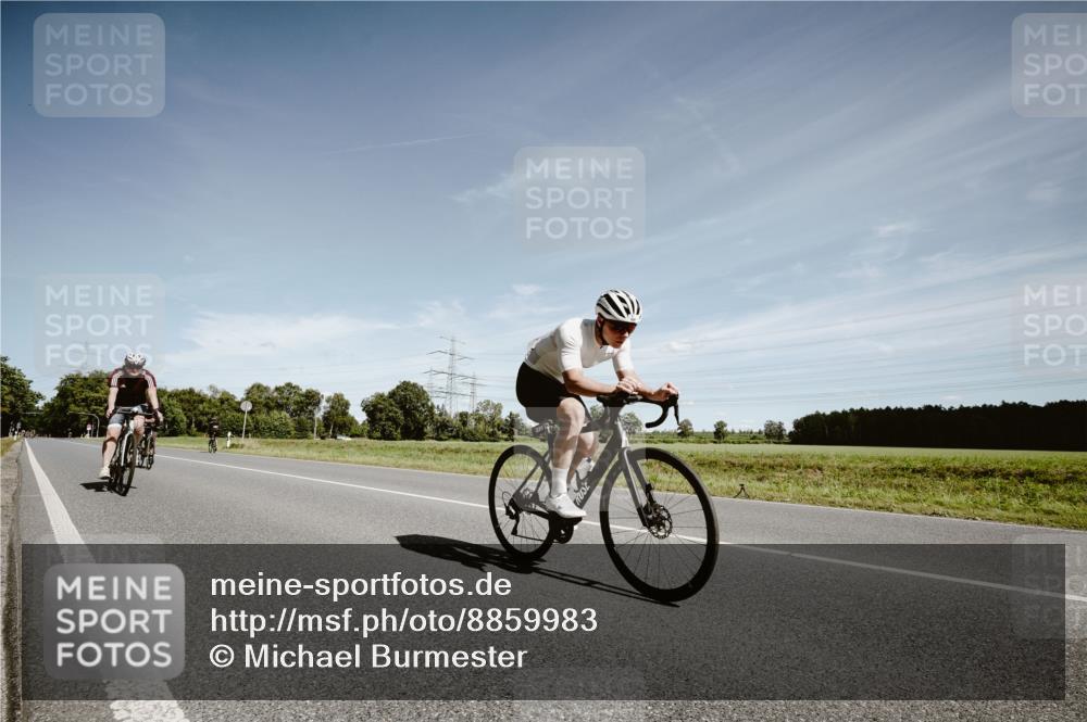 07.09.2025 - 19. Norderstedt Triathlon Michael Burmester http://msf.ph/oto/8859983 07.09.2025 12:50:20 Radfahren 241, 247, 330, 809 meine-sportfotos.de