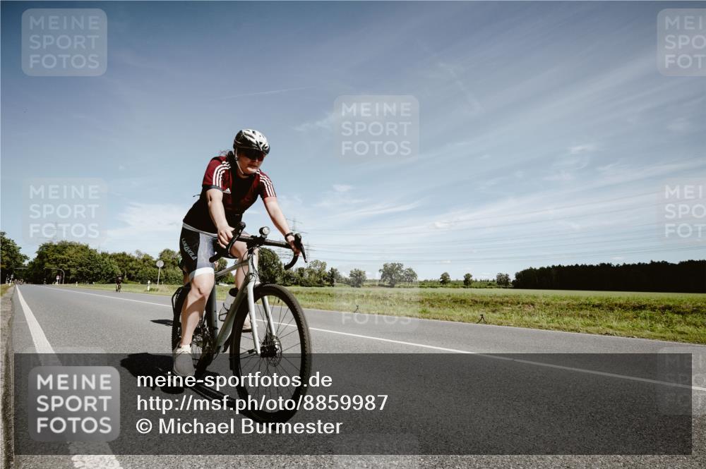 07.09.2025 - 19. Norderstedt Triathlon Michael Burmester http://msf.ph/oto/8859987 07.09.2025 12:50:21 Radfahren 241, 247, 330, 809 meine-sportfotos.de