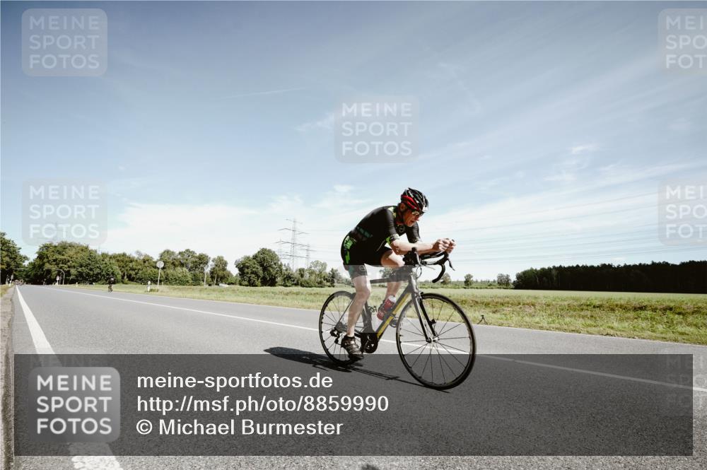 07.09.2025 - 19. Norderstedt Triathlon Michael Burmester http://msf.ph/oto/8859990 07.09.2025 12:50:21 Radfahren 241, 247, 330, 809 meine-sportfotos.de