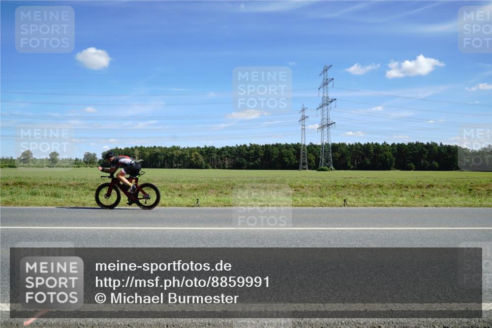 07.09.2025 - 19. Norderstedt Triathlon Michael Burmester http://msf.ph/oto/8859991 07.09.2025 13:45:58 Radfahren 392, 971, 986 meine-sportfotos.de