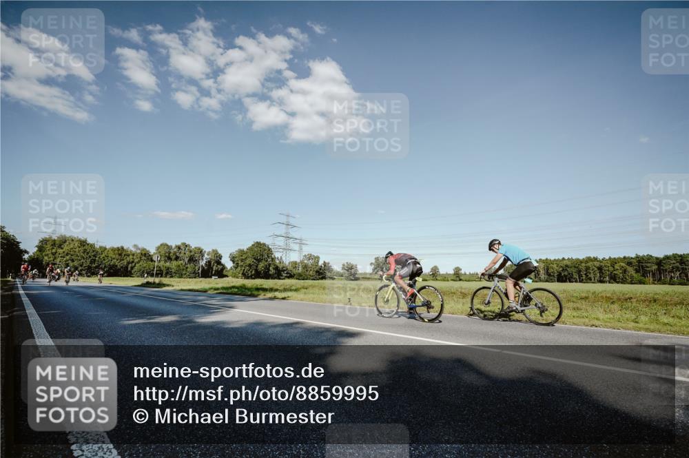 07.09.2025 - 19. Norderstedt Triathlon Michael Burmester http://msf.ph/oto/8859995 07.09.2025 15:50:12 Radfahren 403, 893, 1068, 1626 meine-sportfotos.de