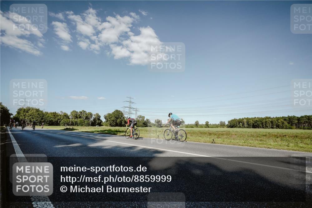 07.09.2025 - 19. Norderstedt Triathlon Michael Burmester http://msf.ph/oto/8859999 07.09.2025 15:50:12 Radfahren 403, 893, 1068, 1626 meine-sportfotos.de