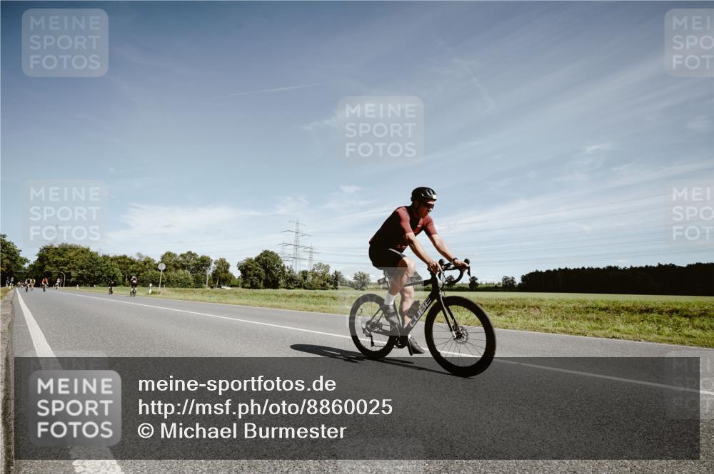 07.09.2025 - 19. Norderstedt Triathlon Michael Burmester http://msf.ph/oto/8860025 07.09.2025 12:50:41 Radfahren 347, 759, 814, 1262 meine-sportfotos.de