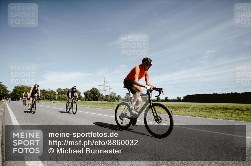 07.09.2025 - 19. Norderstedt Triathlon Michael Burmester http://msf.ph/oto/8860032 07.09.2025 12:50:46 Radfahren 274, 323, 324, 1384 meine-sportfotos.de
