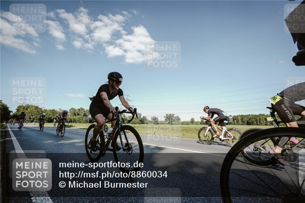 07.09.2025 - 19. Norderstedt Triathlon Michael Burmester http://msf.ph/oto/8860034 07.09.2025 15:50:24 Radfahren 371, 506, 513, 541, 868, 885, 909, 1059, 1522, 1572, 1594 meine-sportfotos.de
