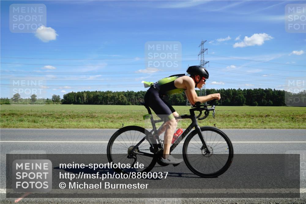 07.09.2025 - 19. Norderstedt Triathlon Michael Burmester http://msf.ph/oto/8860037 07.09.2025 13:46:40 Radfahren 994 meine-sportfotos.de