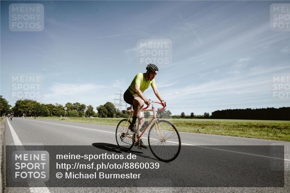 07.09.2025 - 19. Norderstedt Triathlon Michael Burmester http://msf.ph/oto/8860039 07.09.2025 12:50:48 Radfahren 274, 323, 324, 1299, 1384 meine-sportfotos.de