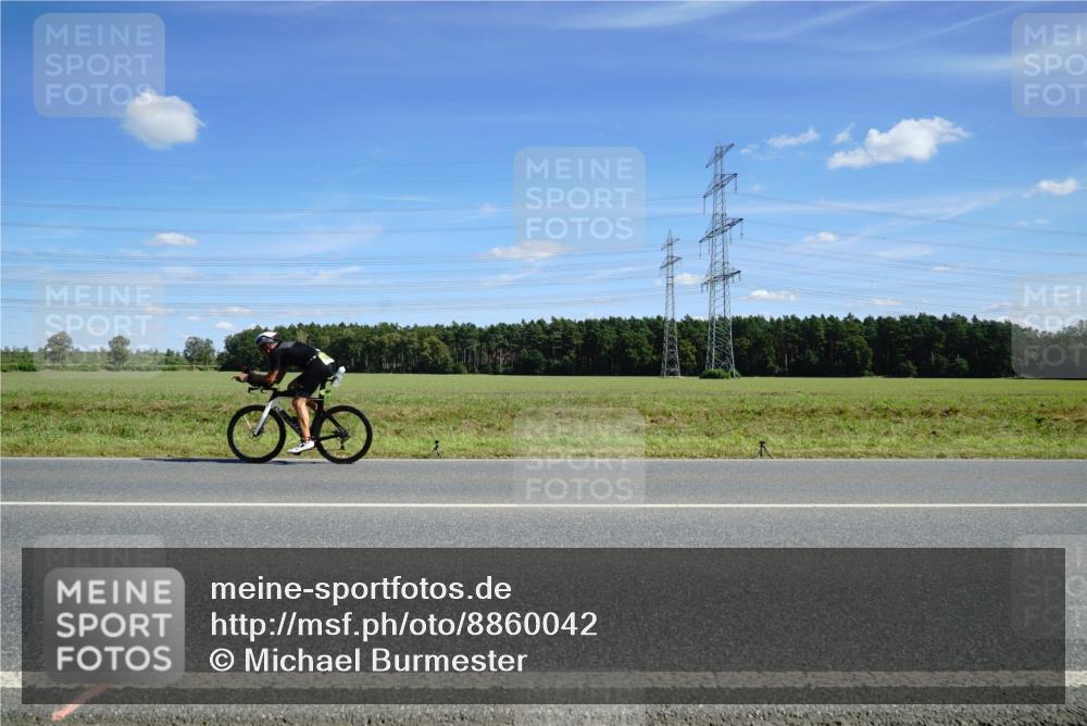 07.09.2025 - 19. Norderstedt Triathlon Michael Burmester http://msf.ph/oto/8860042 07.09.2025 13:46:43 Radfahren 994 meine-sportfotos.de