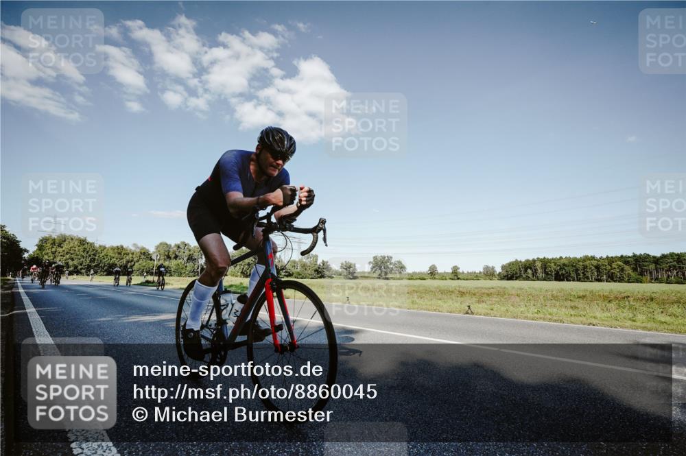 07.09.2025 - 19. Norderstedt Triathlon Michael Burmester http://msf.ph/oto/8860045 07.09.2025 15:50:25 Radfahren 371, 506, 513, 541, 868, 885, 909, 1059, 1522, 1572, 1594, 1629 meine-sportfotos.de