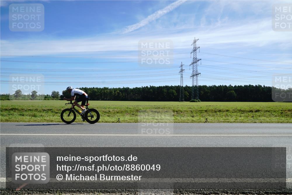 07.09.2025 - 19. Norderstedt Triathlon Michael Burmester http://msf.ph/oto/8860049 07.09.2025 11:45:46 Radfahren 710 meine-sportfotos.de