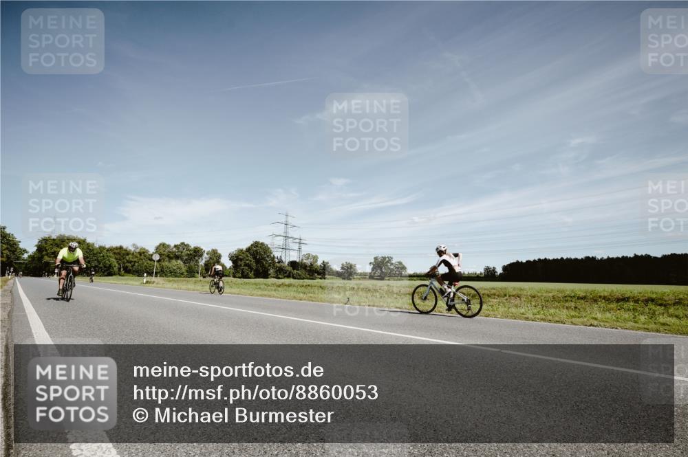 07.09.2025 - 19. Norderstedt Triathlon Michael Burmester http://msf.ph/oto/8860053 07.09.2025 12:50:55 Radfahren 301, 313 meine-sportfotos.de