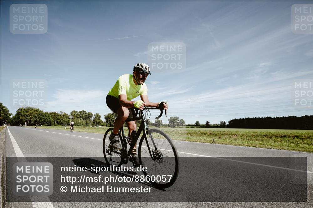 07.09.2025 - 19. Norderstedt Triathlon Michael Burmester http://msf.ph/oto/8860057 07.09.2025 12:50:56 Radfahren 301, 313 meine-sportfotos.de