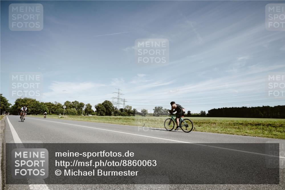 07.09.2025 - 19. Norderstedt Triathlon Michael Burmester http://msf.ph/oto/8860063 07.09.2025 12:51:06 Radfahren 317 meine-sportfotos.de