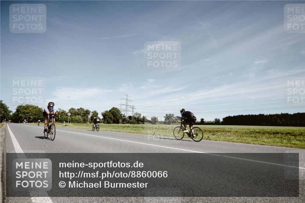 07.09.2025 - 19. Norderstedt Triathlon Michael Burmester http://msf.ph/oto/8860066 07.09.2025 12:51:07 Radfahren 317 meine-sportfotos.de