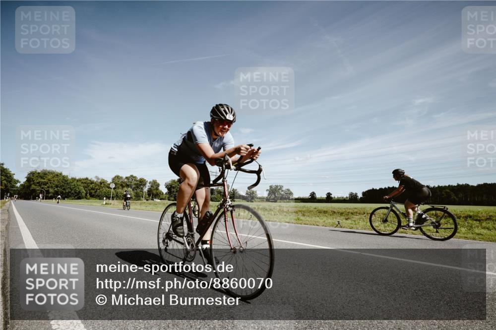 07.09.2025 - 19. Norderstedt Triathlon Michael Burmester http://msf.ph/oto/8860070 07.09.2025 12:51:08 Radfahren 317 meine-sportfotos.de