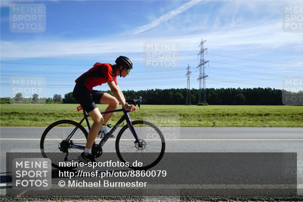 07.09.2025 - 19. Norderstedt Triathlon Michael Burmester http://msf.ph/oto/8860079 07.09.2025 11:46:13 Radfahren 862 meine-sportfotos.de