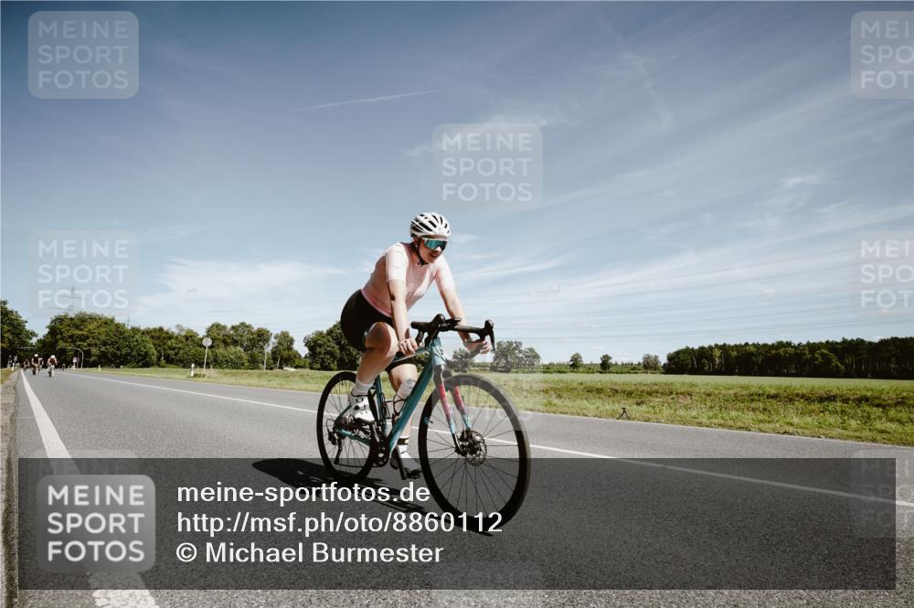 07.09.2025 - 19. Norderstedt Triathlon Michael Burmester http://msf.ph/oto/8860112 07.09.2025 12:51:43 Radfahren 329, 747, 1366 meine-sportfotos.de