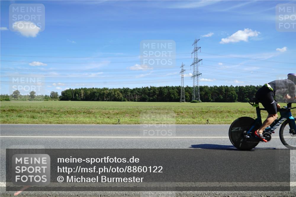 07.09.2025 - 19. Norderstedt Triathlon Michael Burmester http://msf.ph/oto/8860122 07.09.2025 13:47:38 Radfahren 961, 964 meine-sportfotos.de