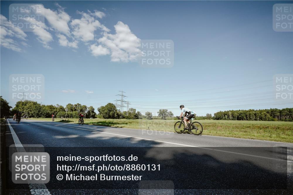 07.09.2025 - 19. Norderstedt Triathlon Michael Burmester http://msf.ph/oto/8860131 07.09.2025 15:50:59 Radfahren 527, 1043, 1442 meine-sportfotos.de