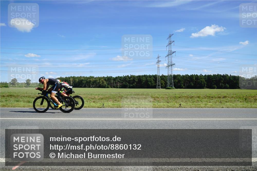 07.09.2025 - 19. Norderstedt Triathlon Michael Burmester http://msf.ph/oto/8860132 07.09.2025 13:47:42 Radfahren  meine-sportfotos.de