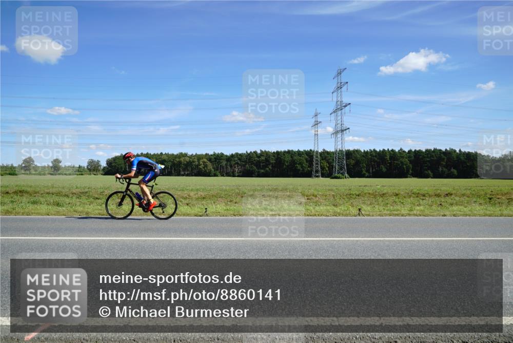 07.09.2025 - 19. Norderstedt Triathlon Michael Burmester http://msf.ph/oto/8860141 07.09.2025 13:47:48 Radfahren  meine-sportfotos.de