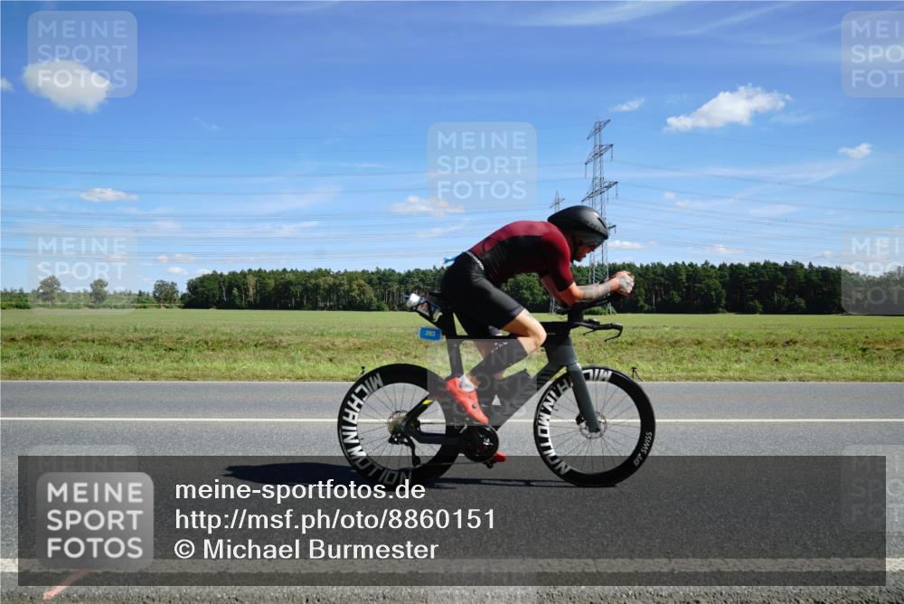 07.09.2025 - 19. Norderstedt Triathlon Michael Burmester http://msf.ph/oto/8860151 07.09.2025 13:47:52 Radfahren 393 meine-sportfotos.de