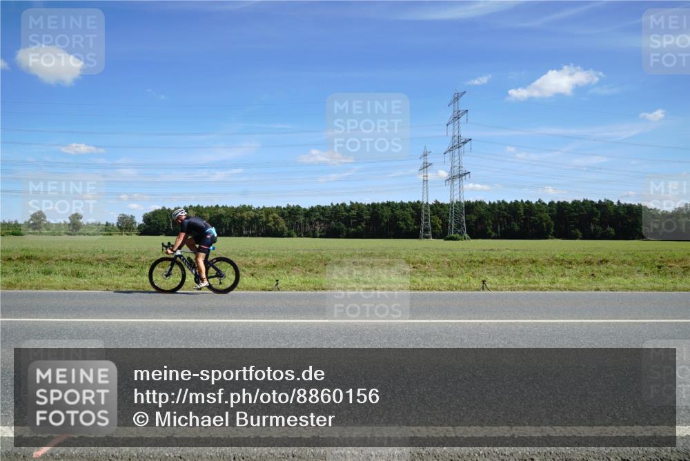 07.09.2025 - 19. Norderstedt Triathlon Michael Burmester http://msf.ph/oto/8860156 07.09.2025 13:47:53 Radfahren 393, 989 meine-sportfotos.de