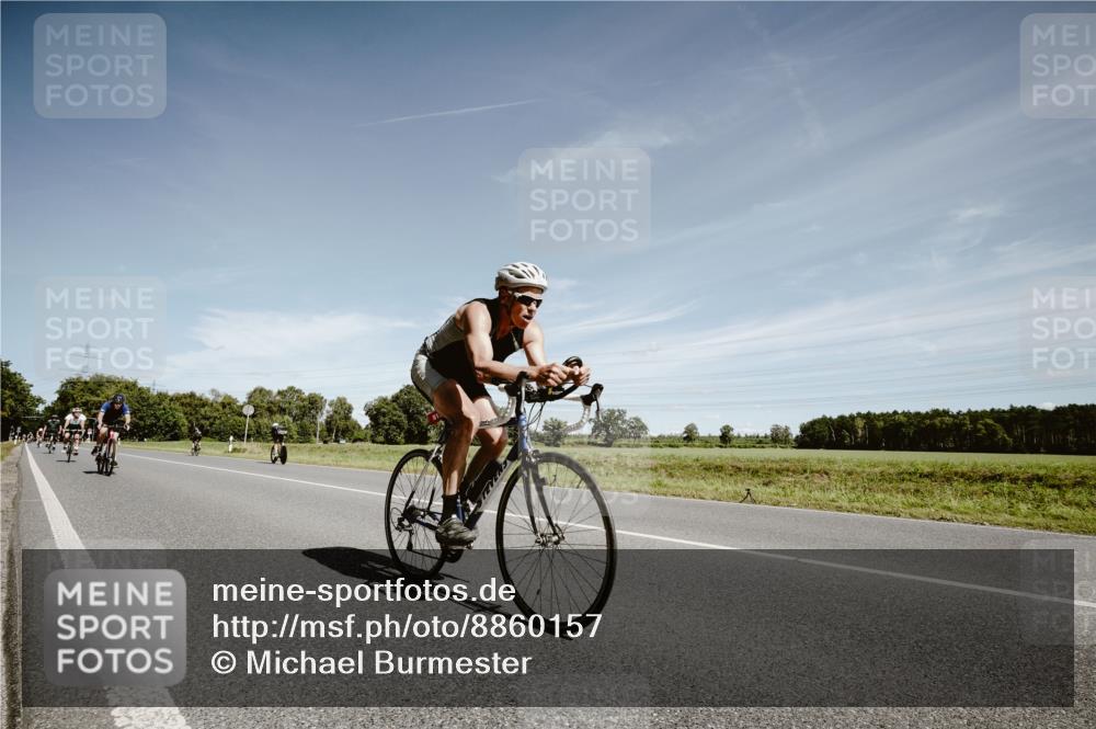 07.09.2025 - 19. Norderstedt Triathlon Michael Burmester http://msf.ph/oto/8860157 07.09.2025 12:52:06 Radfahren 339, 766, 813 meine-sportfotos.de