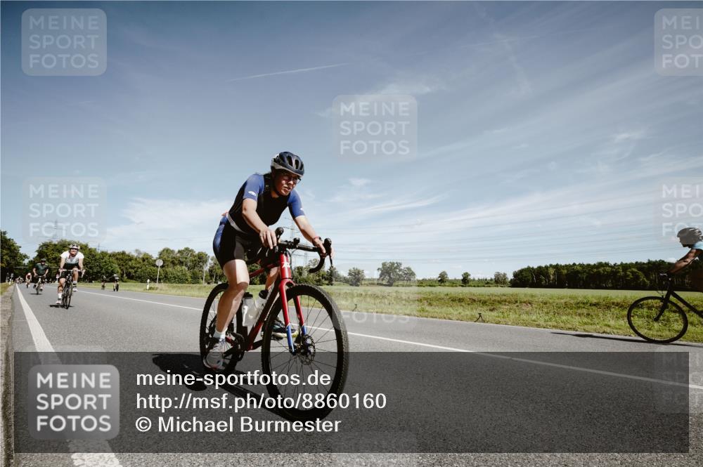 07.09.2025 - 19. Norderstedt Triathlon Michael Burmester http://msf.ph/oto/8860160 07.09.2025 12:52:07 Radfahren 232, 339, 766, 813 meine-sportfotos.de