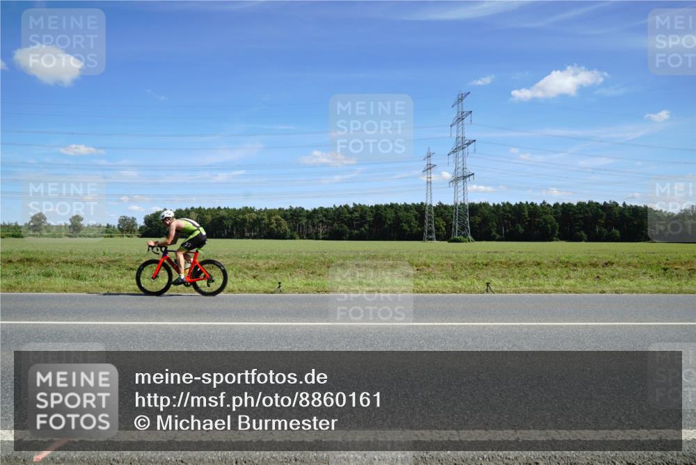 07.09.2025 - 19. Norderstedt Triathlon Michael Burmester http://msf.ph/oto/8860161 07.09.2025 13:47:55 Radfahren 393, 989 meine-sportfotos.de