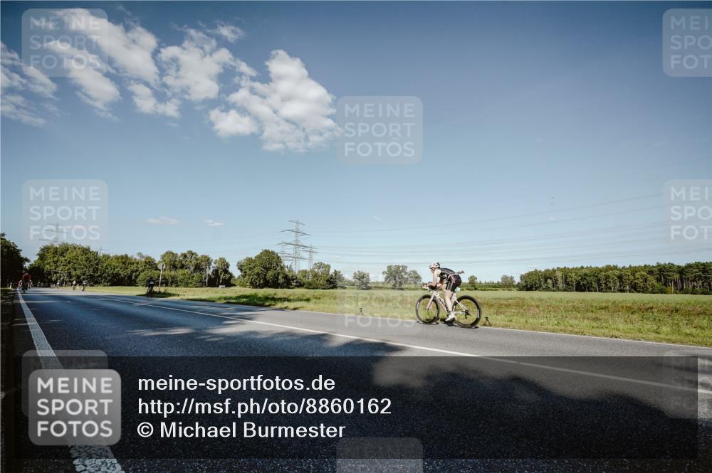 07.09.2025 - 19. Norderstedt Triathlon Michael Burmester http://msf.ph/oto/8860162 07.09.2025 15:51:10 Radfahren 409, 1050, 1624 meine-sportfotos.de