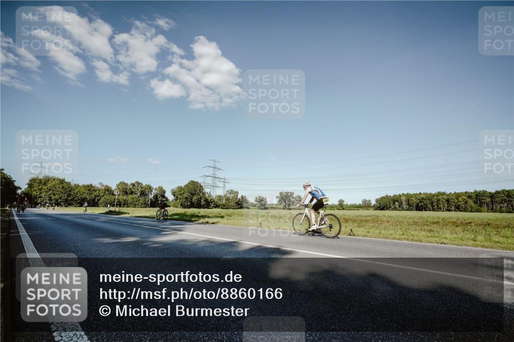 07.09.2025 - 19. Norderstedt Triathlon Michael Burmester http://msf.ph/oto/8860166 07.09.2025 15:51:11 Radfahren 409, 1050, 1604, 1624 meine-sportfotos.de