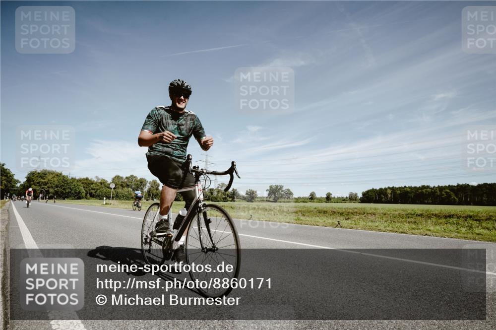 07.09.2025 - 19. Norderstedt Triathlon Michael Burmester http://msf.ph/oto/8860171 07.09.2025 12:52:10 Radfahren 232, 339, 343, 766 meine-sportfotos.de