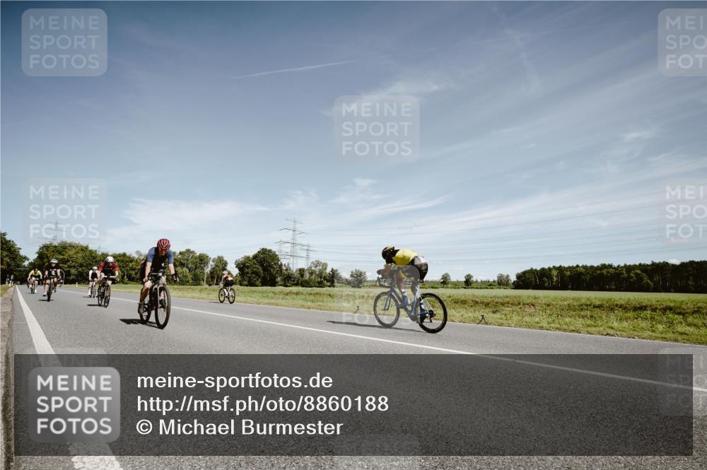 07.09.2025 - 19. Norderstedt Triathlon Michael Burmester http://msf.ph/oto/8860188 07.09.2025 12:52:21 Radfahren 153, 160, 219, 338, 1292, 1356 meine-sportfotos.de