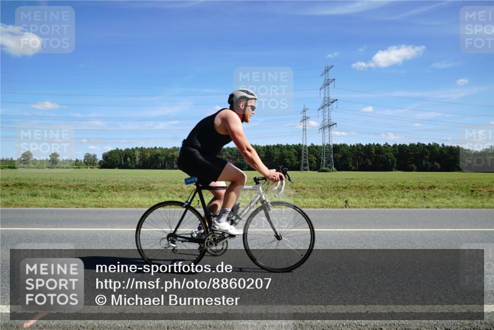 07.09.2025 - 19. Norderstedt Triathlon Michael Burmester http://msf.ph/oto/8860207 07.09.2025 13:48:29 Radfahren 1416 meine-sportfotos.de