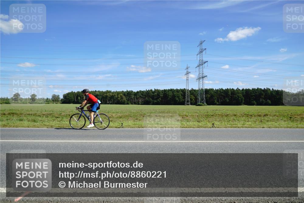 07.09.2025 - 19. Norderstedt Triathlon Michael Burmester http://msf.ph/oto/8860221 07.09.2025 13:48:39 Radfahren 999 meine-sportfotos.de
