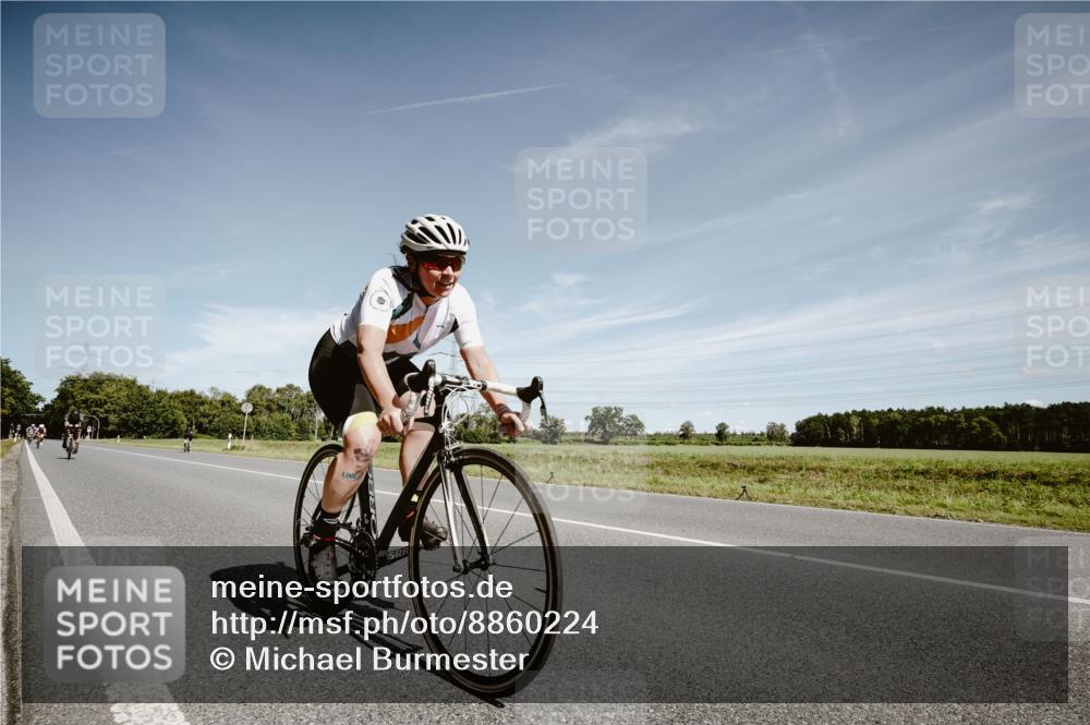 07.09.2025 - 19. Norderstedt Triathlon Michael Burmester http://msf.ph/oto/8860224 07.09.2025 12:52:45 Radfahren 310, 352 meine-sportfotos.de