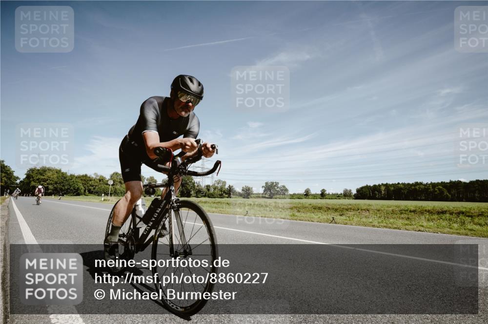 07.09.2025 - 19. Norderstedt Triathlon Michael Burmester http://msf.ph/oto/8860227 07.09.2025 12:52:47 Radfahren 235, 310, 352 meine-sportfotos.de