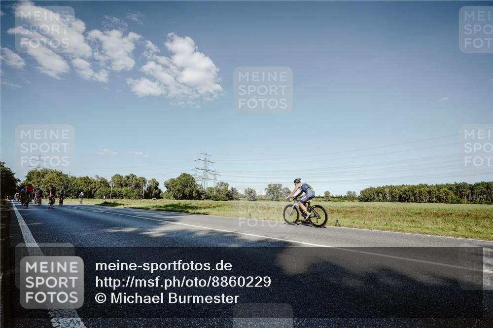 07.09.2025 - 19. Norderstedt Triathlon Michael Burmester http://msf.ph/oto/8860229 07.09.2025 15:51:38 Radfahren 390, 926, 1058, 1088, 1090, 1446, 1530 meine-sportfotos.de